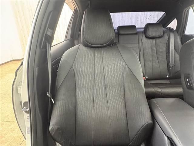 クラウンハイブリッド Ｓ　Ｃパッケージ　禁煙車　純正ＳＤナビ　バックカメラ　衝突軽減ブレーキ　Ｂｌｕｅｔｏｏｔｈ対応　ブラインドスポットモニター　レーダークルーズコントロール　クリアランスソナー　シートヒーター　ＥＴＣ　ＬＥＤヘッドライト（50枚目）