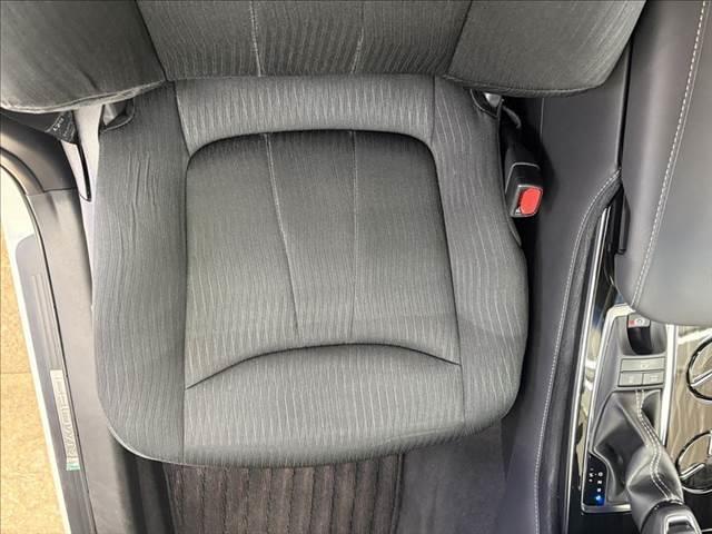 クラウンハイブリッド Ｓ　Ｃパッケージ　禁煙車　純正ＳＤナビ　バックカメラ　衝突軽減ブレーキ　Ｂｌｕｅｔｏｏｔｈ対応　ブラインドスポットモニター　レーダークルーズコントロール　クリアランスソナー　シートヒーター　ＥＴＣ　ＬＥＤヘッドライト（51枚目）