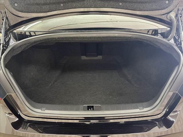 フーガ ３７０ＶＩＰ　純正メモリーナビ　アラウンドビューモニター　本革シート　シートエアコン　衝突軽減ブレーキ　クルーズコントロール　クリアランスソナー　フルセグＴＶ　Ｂｌｕｅｔｏｏｔｈ　ＬＥＤヘッドライト　禁煙車　ＥＴＣ（9枚目）