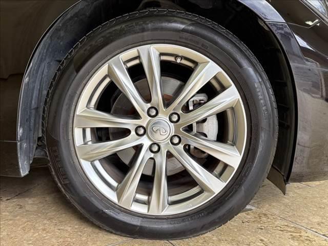 フーガ ３７０ＶＩＰ　純正メモリーナビ　アラウンドビューモニター　本革シート　シートエアコン　衝突軽減ブレーキ　クルーズコントロール　クリアランスソナー　フルセグＴＶ　Ｂｌｕｅｔｏｏｔｈ　ＬＥＤヘッドライト　禁煙車　ＥＴＣ（13枚目）