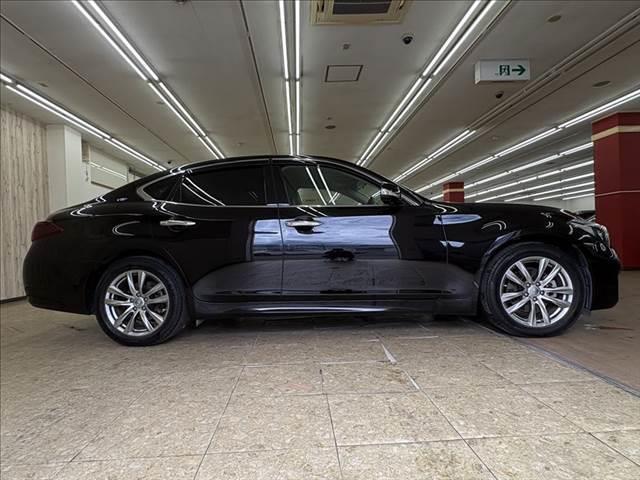 フーガ ３７０ＶＩＰ　純正メモリーナビ　アラウンドビューモニター　本革シート　シートエアコン　衝突軽減ブレーキ　クルーズコントロール　クリアランスソナー　フルセグＴＶ　Ｂｌｕｅｔｏｏｔｈ　ＬＥＤヘッドライト　禁煙車　ＥＴＣ（16枚目）