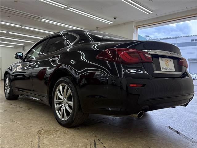 フーガ ３７０ＶＩＰ　純正メモリーナビ　アラウンドビューモニター　本革シート　シートエアコン　衝突軽減ブレーキ　クルーズコントロール　クリアランスソナー　フルセグＴＶ　Ｂｌｕｅｔｏｏｔｈ　ＬＥＤヘッドライト　禁煙車　ＥＴＣ（19枚目）