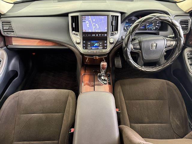 クラウンハイブリッド ロイヤルサルーン 純正HDDナビ バックカメラ フルセグTV HIDヘッドライト シートヒーター クルーズコントロール パワーシート Bluetooth ETC MTモード付 純正16インチアルミホイール USBポート(3枚目)