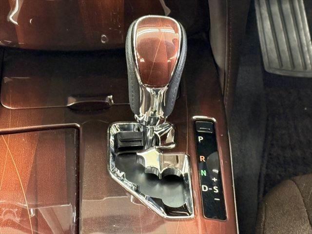 クラウンハイブリッド ロイヤルサルーン 純正HDDナビ バックカメラ フルセグTV HIDヘッドライト シートヒーター クルーズコントロール パワーシート Bluetooth ETC MTモード付 純正16インチアルミホイール USBポート(38枚目)