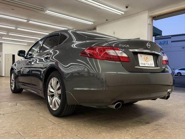 店舗敷地内に駐車スペースもございます。お車でのご来場をお考えの方はご安心ください♪