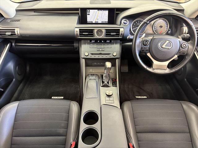 ＩＳ ＩＳ３００ｈ　サンルーフ　禁煙車　純正ＳＤナビ　バックカメラ　ハーフレザーシート　ＬＥＤヘッドライト　フルセグ　衝突軽減ブレーキ　Ｂｌｕｅｔｏｏｔｈ　ＥＴＣ２．０　ミュージックサーバー　レーダークルーズコントロール（3枚目）