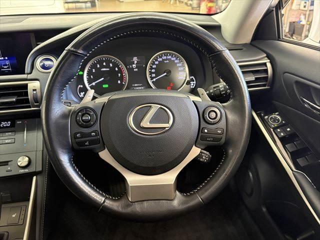ＩＳ ＩＳ３００ｈ　サンルーフ　禁煙車　純正ＳＤナビ　バックカメラ　ハーフレザーシート　ＬＥＤヘッドライト　フルセグ　衝突軽減ブレーキ　Ｂｌｕｅｔｏｏｔｈ　ＥＴＣ２．０　ミュージックサーバー　レーダークルーズコントロール（11枚目）