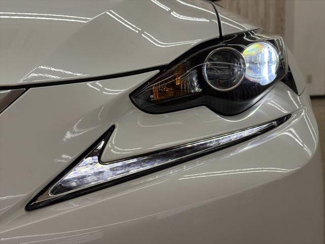 ＩＳ ＩＳ３００ｈ　サンルーフ　禁煙車　純正ＳＤナビ　バックカメラ　ハーフレザーシート　ＬＥＤヘッドライト　フルセグ　衝突軽減ブレーキ　Ｂｌｕｅｔｏｏｔｈ　ＥＴＣ２．０　ミュージックサーバー　レーダークルーズコントロール（12枚目）
