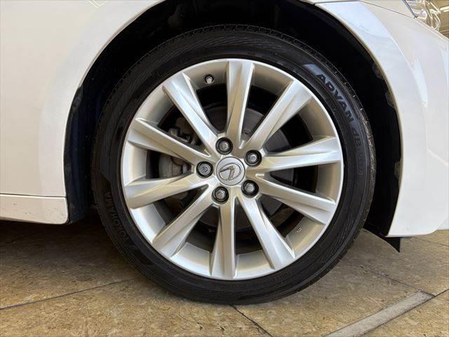 ＩＳ ＩＳ３００ｈ　サンルーフ　禁煙車　純正ＳＤナビ　バックカメラ　ハーフレザーシート　ＬＥＤヘッドライト　フルセグ　衝突軽減ブレーキ　Ｂｌｕｅｔｏｏｔｈ　ＥＴＣ２．０　ミュージックサーバー　レーダークルーズコントロール（14枚目）