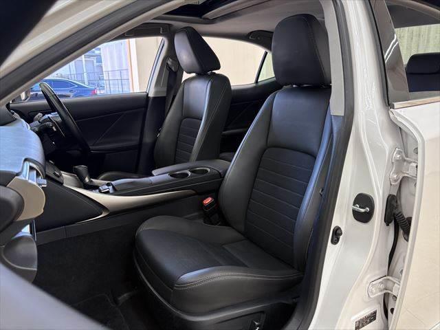 ＩＳ ＩＳ３００ｈ　サンルーフ　禁煙車　純正ＳＤナビ　バックカメラ　ハーフレザーシート　ＬＥＤヘッドライト　フルセグ　衝突軽減ブレーキ　Ｂｌｕｅｔｏｏｔｈ　ＥＴＣ２．０　ミュージックサーバー　レーダークルーズコントロール（36枚目）