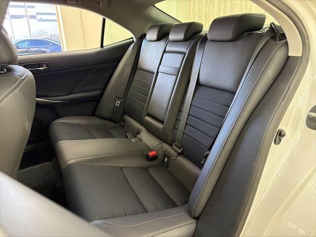 ＩＳ ＩＳ３００ｈ　サンルーフ　禁煙車　純正ＳＤナビ　バックカメラ　ハーフレザーシート　ＬＥＤヘッドライト　フルセグ　衝突軽減ブレーキ　Ｂｌｕｅｔｏｏｔｈ　ＥＴＣ２．０　ミュージックサーバー　レーダークルーズコントロール（37枚目）