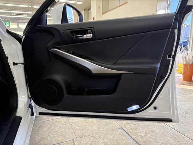 ＩＳ ＩＳ３００ｈ　サンルーフ　禁煙車　純正ＳＤナビ　バックカメラ　ハーフレザーシート　ＬＥＤヘッドライト　フルセグ　衝突軽減ブレーキ　Ｂｌｕｅｔｏｏｔｈ　ＥＴＣ２．０　ミュージックサーバー　レーダークルーズコントロール（54枚目）