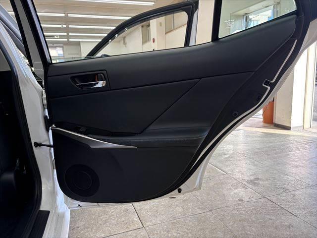 ＩＳ ＩＳ３００ｈ　サンルーフ　禁煙車　純正ＳＤナビ　バックカメラ　ハーフレザーシート　ＬＥＤヘッドライト　フルセグ　衝突軽減ブレーキ　Ｂｌｕｅｔｏｏｔｈ　ＥＴＣ２．０　ミュージックサーバー　レーダークルーズコントロール（57枚目）