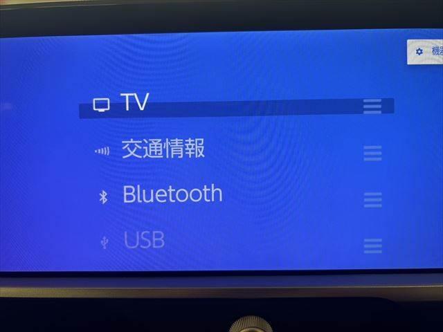 クラウンクロスオーバー Ｇアドバンスド・レザーパッケージ　４ＷＤ　レーダークルーズコントロール　衝突軽減ブレーキ　Ｂｌｕｅｔｏｏｔｈ　フルセグＴＶ　全周囲カメラ　ＨＵＤ　デジタルインナーミラー　本革シート　シートヒーター　シートエアコン　電動リアゲート（5枚目）