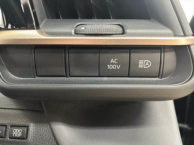 クラウンクロスオーバー Ｇアドバンスド・レザーパッケージ　４ＷＤ　レーダークルーズコントロール　衝突軽減ブレーキ　Ｂｌｕｅｔｏｏｔｈ　フルセグＴＶ　全周囲カメラ　ＨＵＤ　デジタルインナーミラー　本革シート　シートヒーター　シートエアコン　電動リアゲート（8枚目）