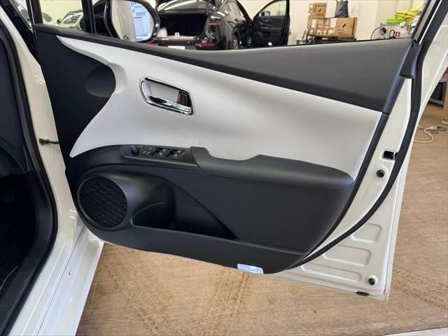 プリウスPHV A 禁煙車 純正11.6インチナビ フルセグTV 寒冷地仕様 純正OP17インチAW レーダークルーズコントロール 衝突軽減ブレーキ Bluetooth バックカメラ シートヒーター コーナーセンサー(49枚目)