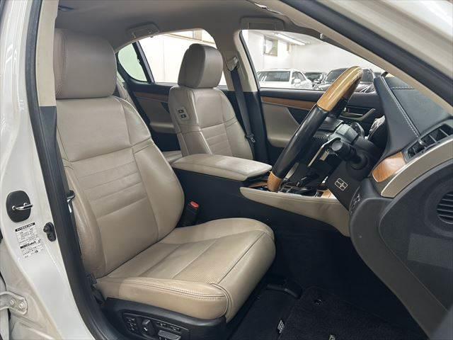 ＧＳ ＧＳ４５０ｈ　バージョンＬ　ＬＥＤヘッドライト　本革シート　レーダークルーズコントロール　ステアリングヒーター　ＨＵＤ　純正ＳＤナビ　Ｂｌｕｅｔｏｏｔｈ　フルセグＴＶ　衝突軽減ブレーキ　バックカメラ　電動リアゲート　パワーシート（9枚目）