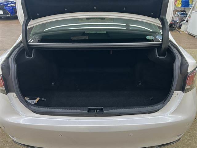 ＧＳ ＧＳ４５０ｈ　バージョンＬ　ＬＥＤヘッドライト　本革シート　レーダークルーズコントロール　ステアリングヒーター　ＨＵＤ　純正ＳＤナビ　Ｂｌｕｅｔｏｏｔｈ　フルセグＴＶ　衝突軽減ブレーキ　バックカメラ　電動リアゲート　パワーシート（11枚目）