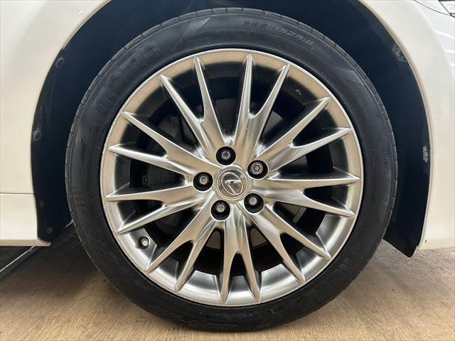 ＧＳ ＧＳ４５０ｈ　バージョンＬ　ＬＥＤヘッドライト　本革シート　レーダークルーズコントロール　ステアリングヒーター　ＨＵＤ　純正ＳＤナビ　Ｂｌｕｅｔｏｏｔｈ　フルセグＴＶ　衝突軽減ブレーキ　バックカメラ　電動リアゲート　パワーシート（15枚目）