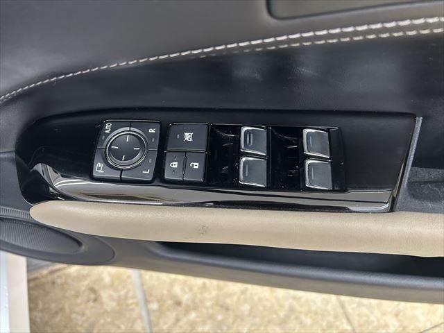 ＧＳ ＧＳ４５０ｈ　バージョンＬ　ＬＥＤヘッドライト　本革シート　レーダークルーズコントロール　ステアリングヒーター　ＨＵＤ　純正ＳＤナビ　Ｂｌｕｅｔｏｏｔｈ　フルセグＴＶ　衝突軽減ブレーキ　バックカメラ　電動リアゲート　パワーシート（45枚目）