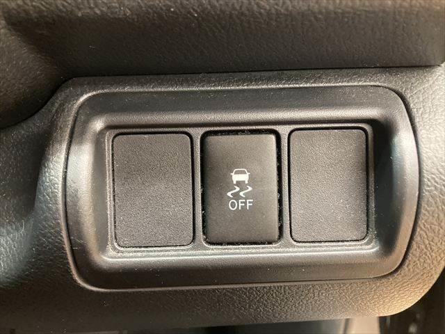 カムリ ハイブリッド　禁煙車　バックカメラ　メモリーナビ　ＨＩＤヘッドライト　ＵＳＢポート　フルセグＴＶ　スマートキー　アイドリングストップ　横滑り防止装置　電動格納ミラー　ＥＴＣ　１７インチアルミホイール（7枚目）