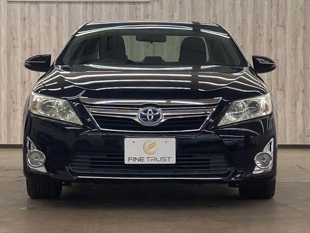 カムリ ハイブリッド　禁煙車　バックカメラ　メモリーナビ　ＨＩＤヘッドライト　ＵＳＢポート　フルセグＴＶ　スマートキー　アイドリングストップ　横滑り防止装置　電動格納ミラー　ＥＴＣ　１７インチアルミホイール（15枚目）