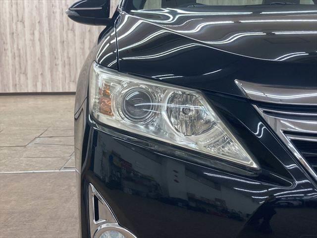 カムリ ハイブリッド　禁煙車　バックカメラ　メモリーナビ　ＨＩＤヘッドライト　ＵＳＢポート　フルセグＴＶ　スマートキー　アイドリングストップ　横滑り防止装置　電動格納ミラー　ＥＴＣ　１７インチアルミホイール（24枚目）