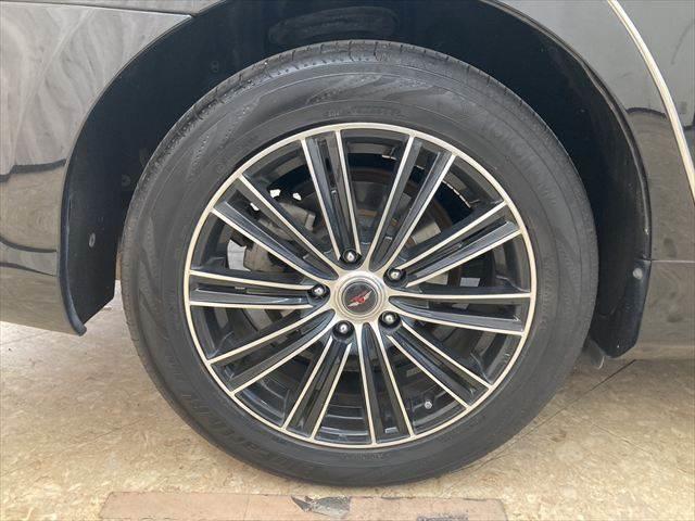 カムリ ハイブリッド　禁煙車　バックカメラ　メモリーナビ　ＨＩＤヘッドライト　ＵＳＢポート　フルセグＴＶ　スマートキー　アイドリングストップ　横滑り防止装置　電動格納ミラー　ＥＴＣ　１７インチアルミホイール（28枚目）