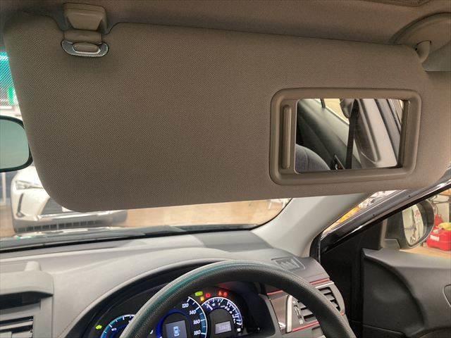 カムリ ハイブリッド　禁煙車　バックカメラ　メモリーナビ　ＨＩＤヘッドライト　ＵＳＢポート　フルセグＴＶ　スマートキー　アイドリングストップ　横滑り防止装置　電動格納ミラー　ＥＴＣ　１７インチアルミホイール（42枚目）