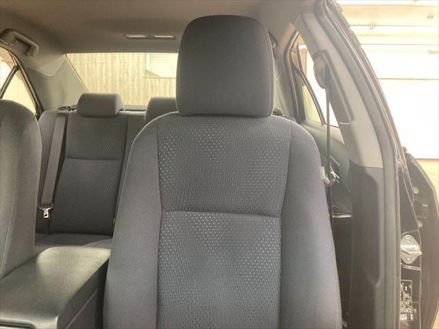 カムリ ハイブリッド　禁煙車　バックカメラ　メモリーナビ　ＨＩＤヘッドライト　ＵＳＢポート　フルセグＴＶ　スマートキー　アイドリングストップ　横滑り防止装置　電動格納ミラー　ＥＴＣ　１７インチアルミホイール（51枚目）