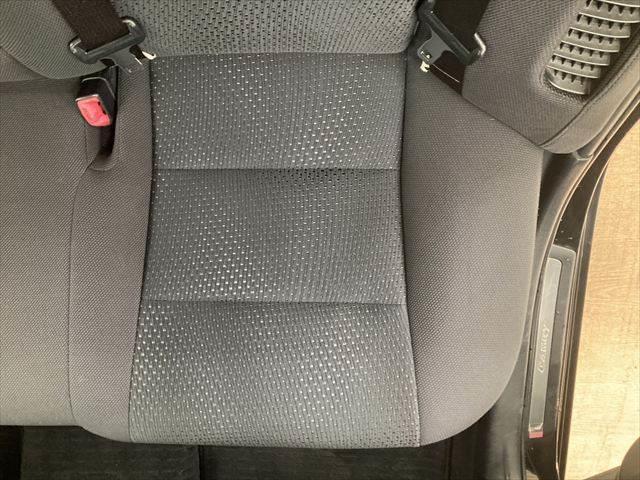 カムリ ハイブリッド　禁煙車　バックカメラ　メモリーナビ　ＨＩＤヘッドライト　ＵＳＢポート　フルセグＴＶ　スマートキー　アイドリングストップ　横滑り防止装置　電動格納ミラー　ＥＴＣ　１７インチアルミホイール（55枚目）