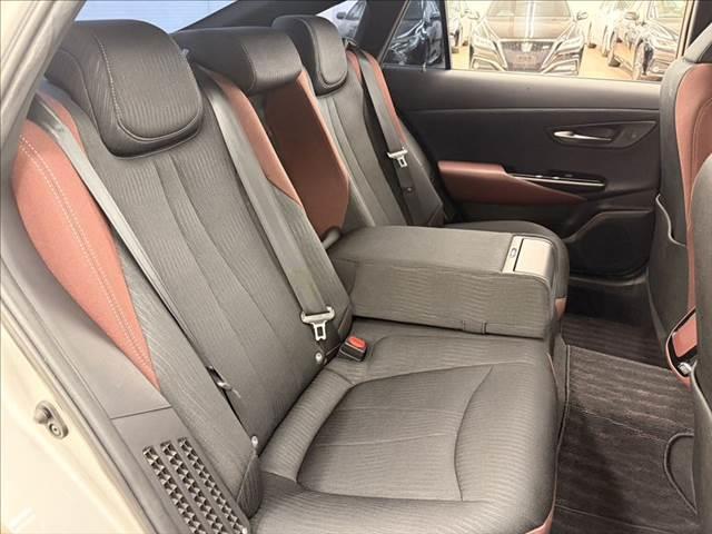 クラウンハイブリッド Ｓ　Ｃパッケージ　純正ＳＤナビ　バックカメラ　ヘッドアップディスプレイ　ＬＥＤライト　レーダークルーズコントロール　シートヒーター　衝突軽減ブレーキ　ブラインドスポットモニター　ブルーレイ再生　フルセグ　パワーシート（9枚目）