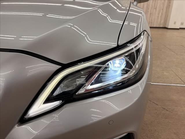 クラウンハイブリッド Ｓ　Ｃパッケージ　純正ＳＤナビ　バックカメラ　ヘッドアップディスプレイ　ＬＥＤライト　レーダークルーズコントロール　シートヒーター　衝突軽減ブレーキ　ブラインドスポットモニター　ブルーレイ再生　フルセグ　パワーシート（12枚目）