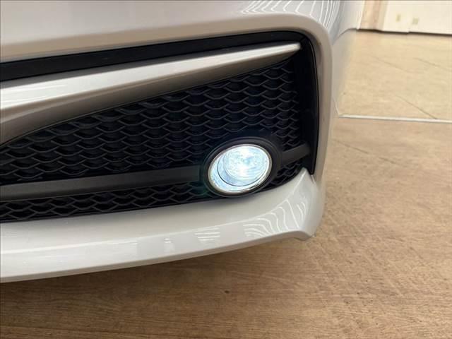 クラウンハイブリッド Ｓ　Ｃパッケージ　純正ＳＤナビ　バックカメラ　ヘッドアップディスプレイ　ＬＥＤライト　レーダークルーズコントロール　シートヒーター　衝突軽減ブレーキ　ブラインドスポットモニター　ブルーレイ再生　フルセグ　パワーシート（13枚目）