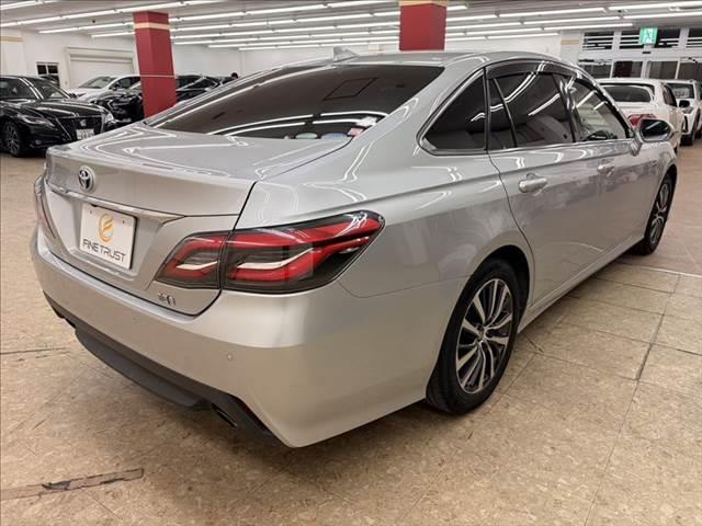 クラウンハイブリッド Ｓ　Ｃパッケージ　純正ＳＤナビ　バックカメラ　ヘッドアップディスプレイ　ＬＥＤライト　レーダークルーズコントロール　シートヒーター　衝突軽減ブレーキ　ブラインドスポットモニター　ブルーレイ再生　フルセグ　パワーシート（18枚目）