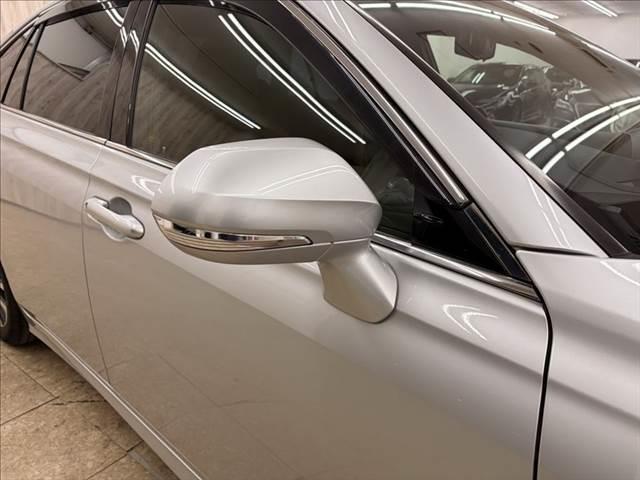 クラウンハイブリッド Ｓ　Ｃパッケージ　純正ＳＤナビ　バックカメラ　ヘッドアップディスプレイ　ＬＥＤライト　レーダークルーズコントロール　シートヒーター　衝突軽減ブレーキ　ブラインドスポットモニター　ブルーレイ再生　フルセグ　パワーシート（23枚目）