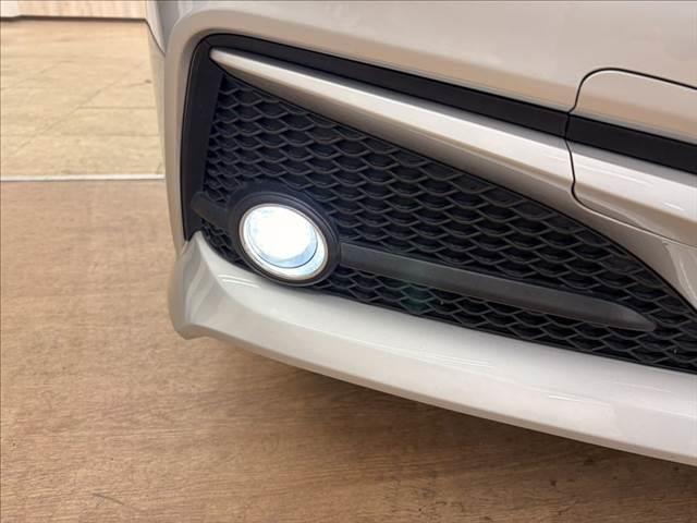 クラウンハイブリッド Ｓ　Ｃパッケージ　純正ＳＤナビ　バックカメラ　ヘッドアップディスプレイ　ＬＥＤライト　レーダークルーズコントロール　シートヒーター　衝突軽減ブレーキ　ブラインドスポットモニター　ブルーレイ再生　フルセグ　パワーシート（32枚目）