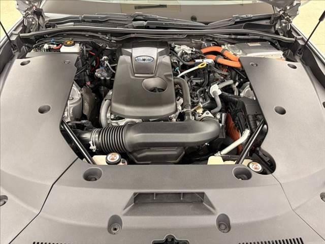 クラウンハイブリッド Ｓ　Ｃパッケージ　純正ＳＤナビ　バックカメラ　ヘッドアップディスプレイ　ＬＥＤライト　レーダークルーズコントロール　シートヒーター　衝突軽減ブレーキ　ブラインドスポットモニター　ブルーレイ再生　フルセグ　パワーシート（33枚目）