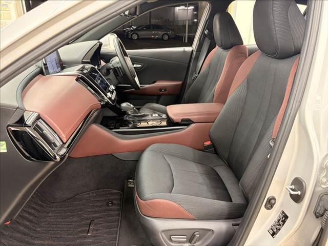 クラウンハイブリッド Ｓ　Ｃパッケージ　純正ＳＤナビ　バックカメラ　ヘッドアップディスプレイ　ＬＥＤライト　レーダークルーズコントロール　シートヒーター　衝突軽減ブレーキ　ブラインドスポットモニター　ブルーレイ再生　フルセグ　パワーシート（35枚目）