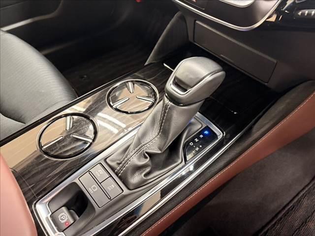 クラウンハイブリッド Ｓ　Ｃパッケージ　純正ＳＤナビ　バックカメラ　ヘッドアップディスプレイ　ＬＥＤライト　レーダークルーズコントロール　シートヒーター　衝突軽減ブレーキ　ブラインドスポットモニター　ブルーレイ再生　フルセグ　パワーシート（37枚目）