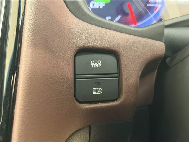 クラウンハイブリッド Ｓ　Ｃパッケージ　純正ＳＤナビ　バックカメラ　ヘッドアップディスプレイ　ＬＥＤライト　レーダークルーズコントロール　シートヒーター　衝突軽減ブレーキ　ブラインドスポットモニター　ブルーレイ再生　フルセグ　パワーシート（41枚目）