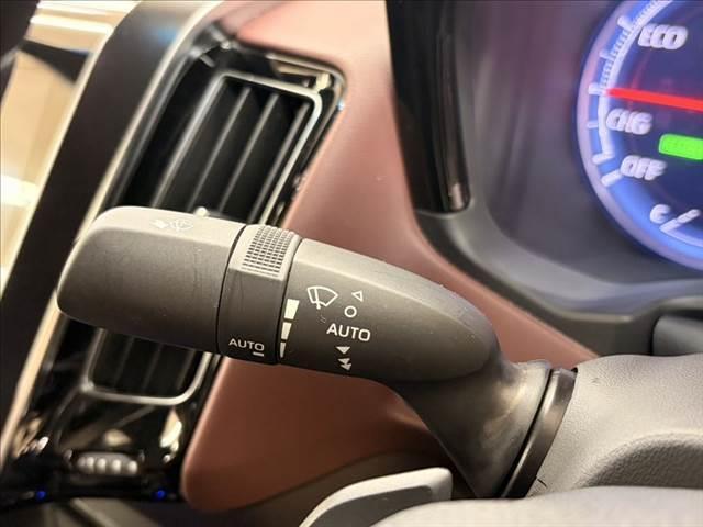 クラウンハイブリッド Ｓ　Ｃパッケージ　純正ＳＤナビ　バックカメラ　ヘッドアップディスプレイ　ＬＥＤライト　レーダークルーズコントロール　シートヒーター　衝突軽減ブレーキ　ブラインドスポットモニター　ブルーレイ再生　フルセグ　パワーシート（43枚目）