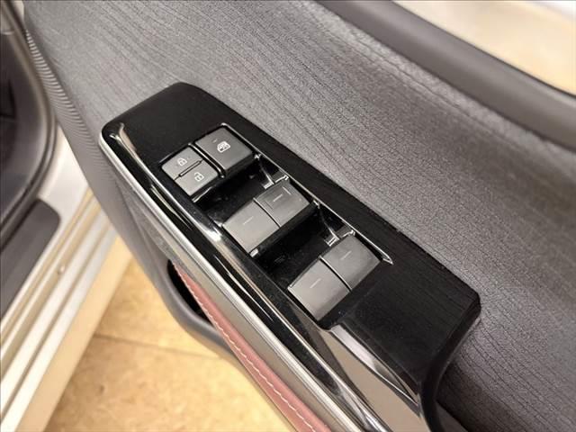 クラウンハイブリッド Ｓ　Ｃパッケージ　純正ＳＤナビ　バックカメラ　ヘッドアップディスプレイ　ＬＥＤライト　レーダークルーズコントロール　シートヒーター　衝突軽減ブレーキ　ブラインドスポットモニター　ブルーレイ再生　フルセグ　パワーシート（45枚目）