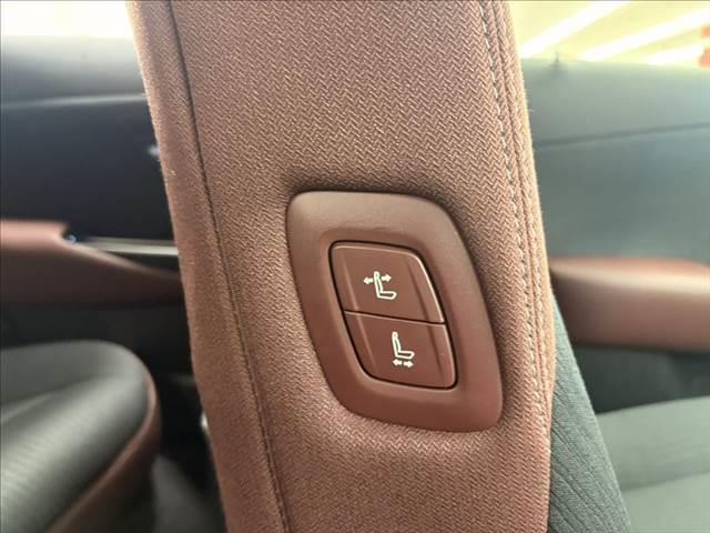 クラウンハイブリッド Ｓ　Ｃパッケージ　純正ＳＤナビ　バックカメラ　ヘッドアップディスプレイ　ＬＥＤライト　レーダークルーズコントロール　シートヒーター　衝突軽減ブレーキ　ブラインドスポットモニター　ブルーレイ再生　フルセグ　パワーシート（46枚目）