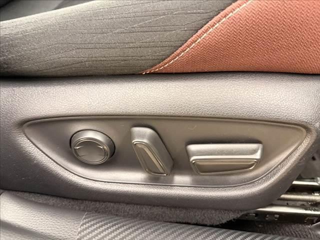 クラウンハイブリッド Ｓ　Ｃパッケージ　純正ＳＤナビ　バックカメラ　ヘッドアップディスプレイ　ＬＥＤライト　レーダークルーズコントロール　シートヒーター　衝突軽減ブレーキ　ブラインドスポットモニター　ブルーレイ再生　フルセグ　パワーシート（47枚目）