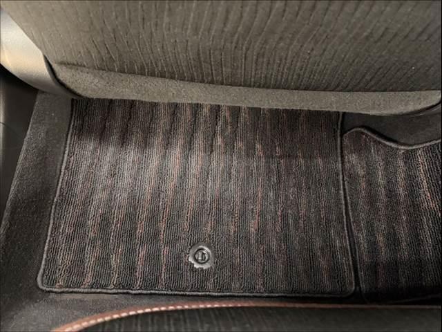 クラウンハイブリッド Ｓ　Ｃパッケージ　純正ＳＤナビ　バックカメラ　ヘッドアップディスプレイ　ＬＥＤライト　レーダークルーズコントロール　シートヒーター　衝突軽減ブレーキ　ブラインドスポットモニター　ブルーレイ再生　フルセグ　パワーシート（57枚目）