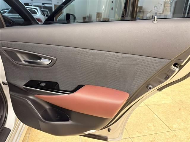 クラウンハイブリッド Ｓ　Ｃパッケージ　純正ＳＤナビ　バックカメラ　ヘッドアップディスプレイ　ＬＥＤライト　レーダークルーズコントロール　シートヒーター　衝突軽減ブレーキ　ブラインドスポットモニター　ブルーレイ再生　フルセグ　パワーシート（61枚目）