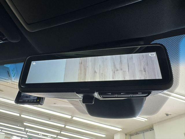 クラウンハイブリッド Ｇ　レーダークルーズコントロール　衝突軽減ブレーキ　フルセグＴＶ　Ｂｌｕｅｔｏｏｔｈ　バックカメラ　シートヒーター　シートエアコン　本革シート　パワーシート　禁煙車　ＬＥＤヘッドライト　スマートキー（7枚目）