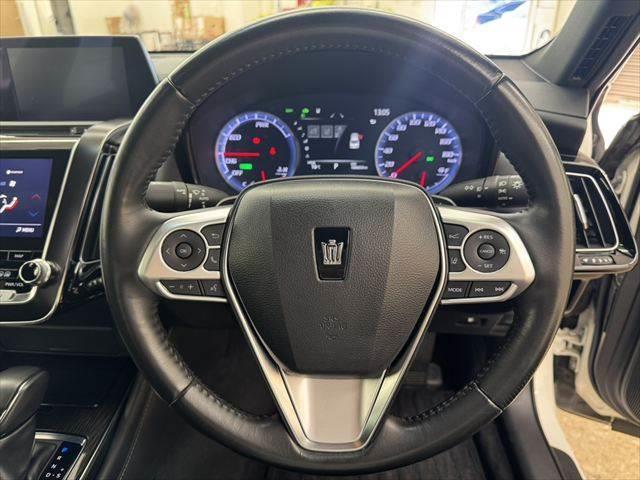 クラウンハイブリッド Ｇ　レーダークルーズコントロール　衝突軽減ブレーキ　フルセグＴＶ　Ｂｌｕｅｔｏｏｔｈ　バックカメラ　シートヒーター　シートエアコン　本革シート　パワーシート　禁煙車　ＬＥＤヘッドライト　スマートキー（13枚目）