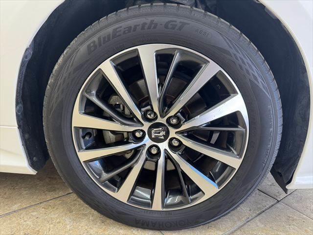 クラウンハイブリッド Ｇ　レーダークルーズコントロール　衝突軽減ブレーキ　フルセグＴＶ　Ｂｌｕｅｔｏｏｔｈ　バックカメラ　シートヒーター　シートエアコン　本革シート　パワーシート　禁煙車　ＬＥＤヘッドライト　スマートキー（15枚目）